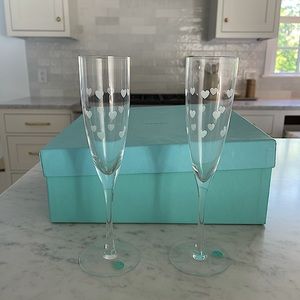 Tiffany & Co. BNWT Set of 2 Champagne Flutes with Etched Hearts in Original Box